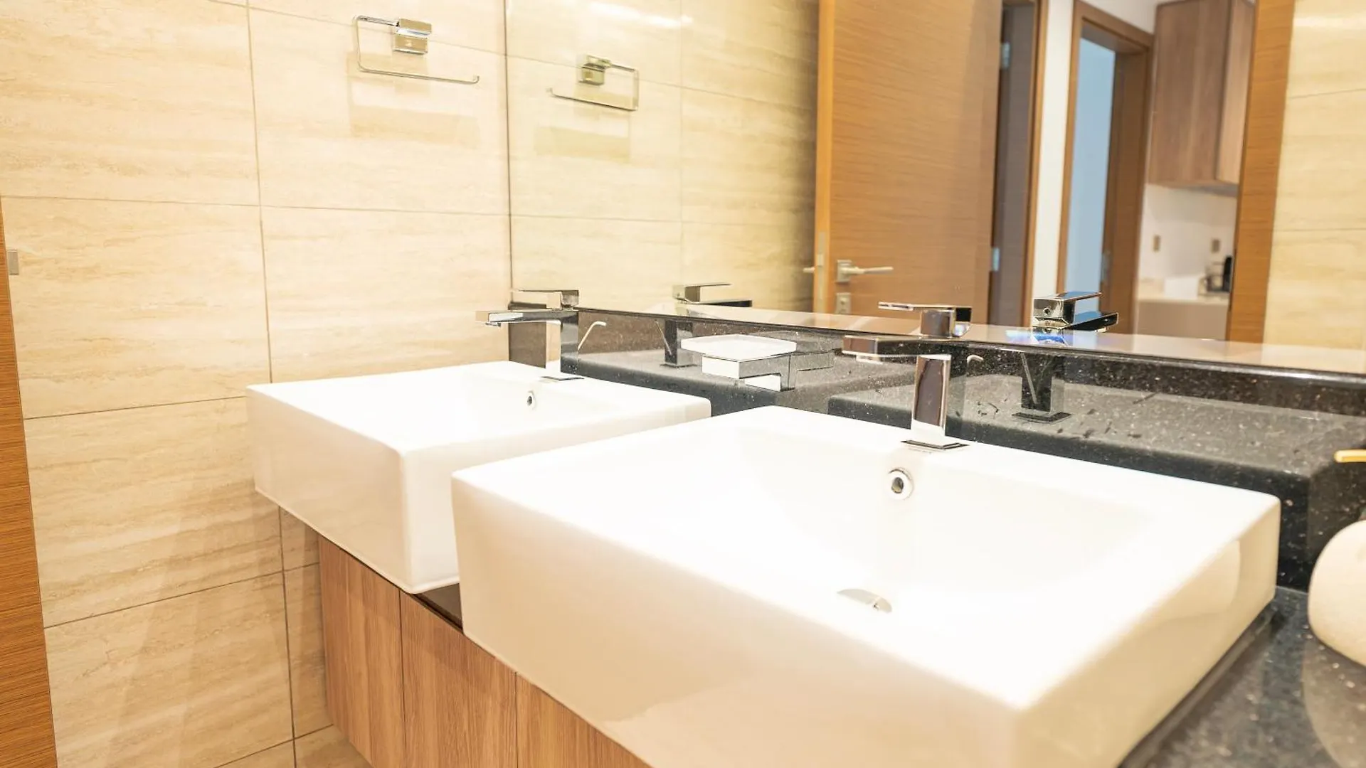 Elegant 2-Bedroom Apartment, Branded & Luxury Amenities Dubai United Arab Emirates