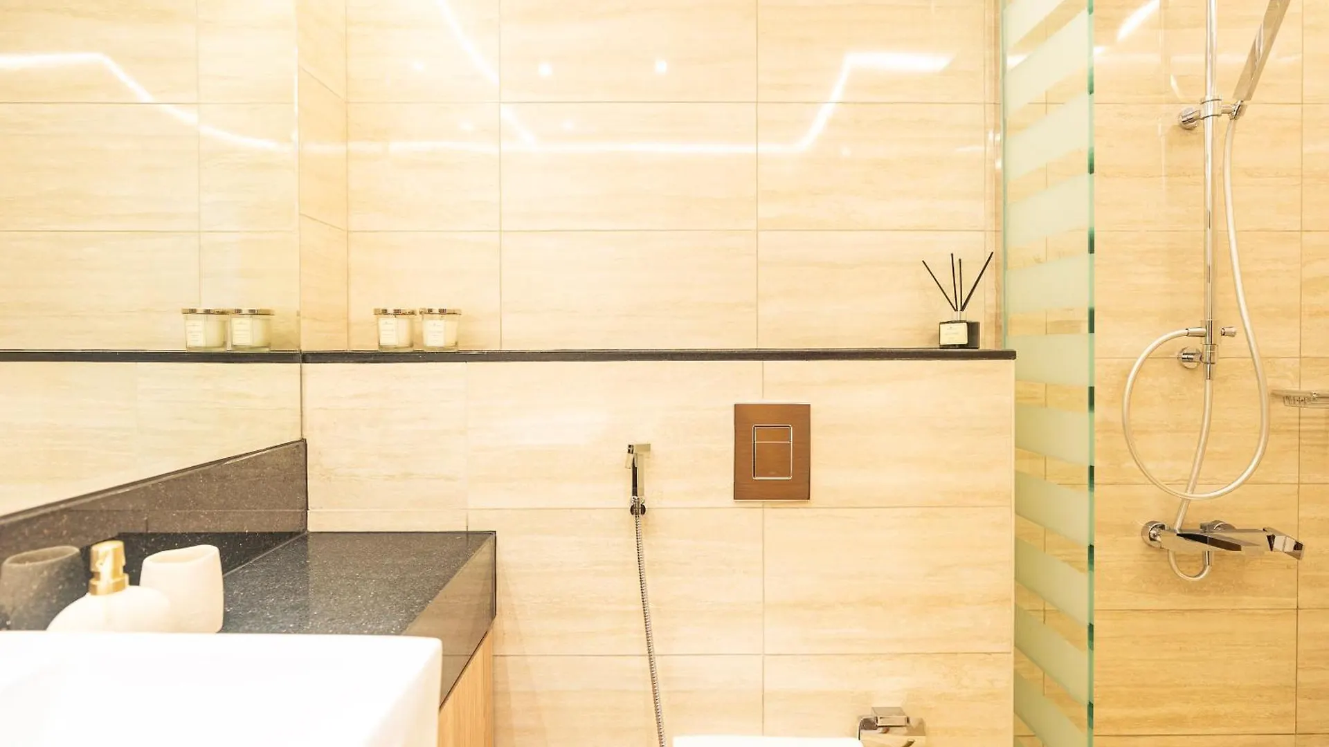 Elegant 2-Bedroom Apartment, Branded & Luxury Amenities Dubai